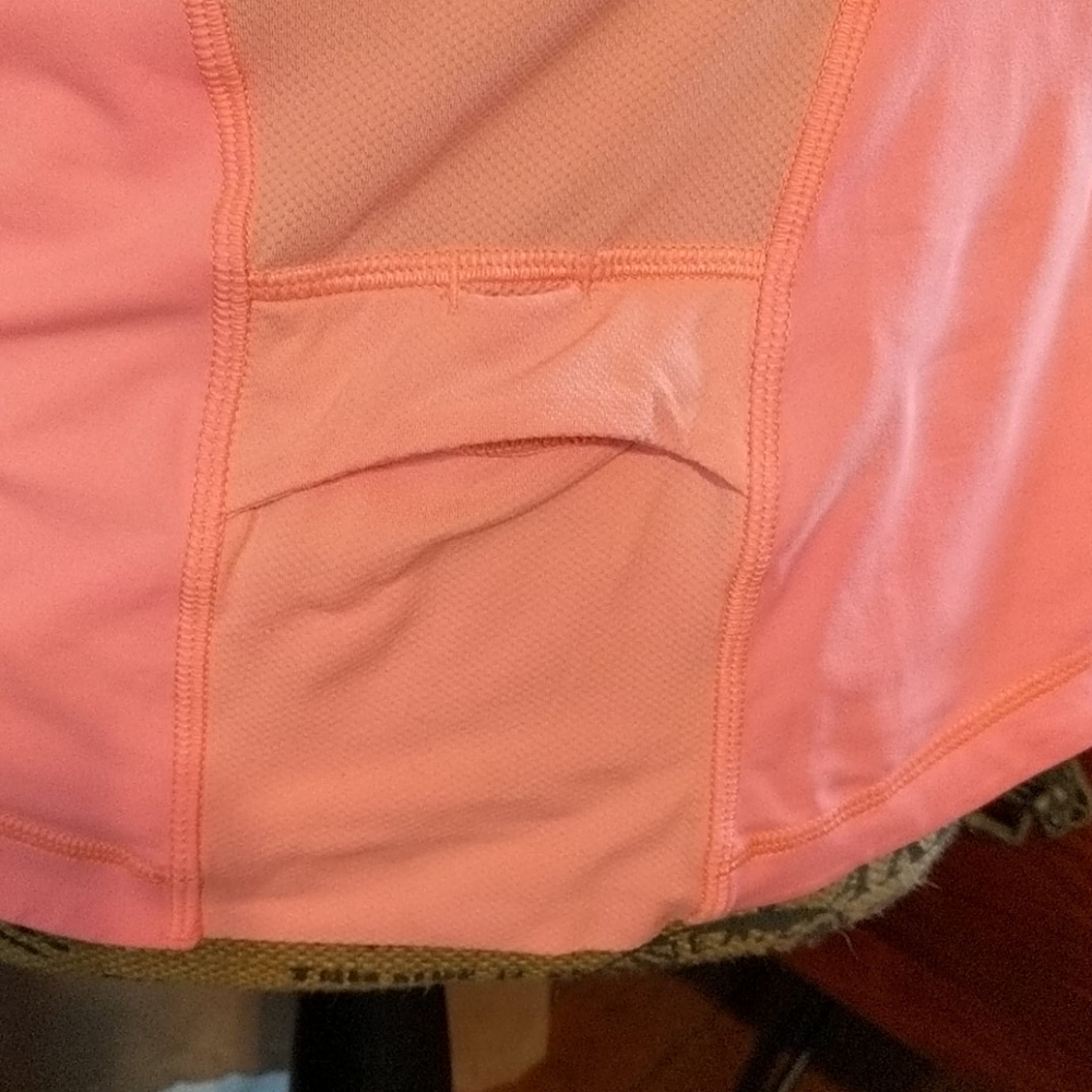 Lululemon razorback tank size 8 - Picture 3 of 5